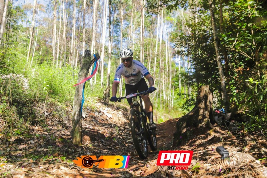 A 2ª etapa da Copa Capixaba de Mountain Bike, no último domingo (22) foi emocionante, com percursos recheados de grandes escaladas e trilhas técnicas. Santa Teresa é a etapa “Rainha” e  ficou marcada por um percurso complexo desenvolvido pela atleta Cira Barth e homologado pela organização, com um mix de longas subidas (destaque para a subida rainha a Subida da Monstra) e trilhas que exigiam mais dos competidores, como a Trilha da Maluquinha.
