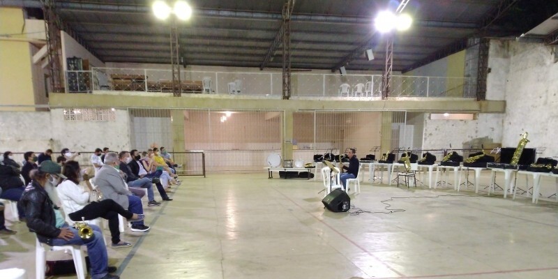 Prefeitura entrega instrumentos musicais para banda em São João de Petrópolis