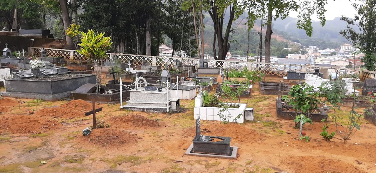 Cemitério de Santa Teresa recebe serviços de limpeza para o Dia de Finados (2)