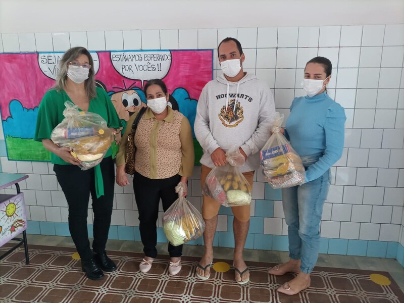Escolas do município estão distribuindo Kit Alimentação 