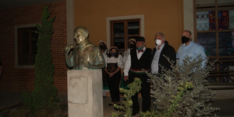 Prefeitura realizou entrega do busto em homenagem a Waldir Loureiro