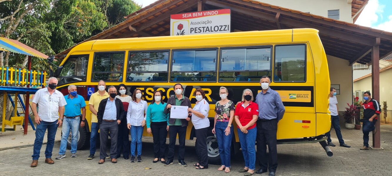Prefeitura apresenta Termo de Cessão de veículo para Associação Pestalozzi