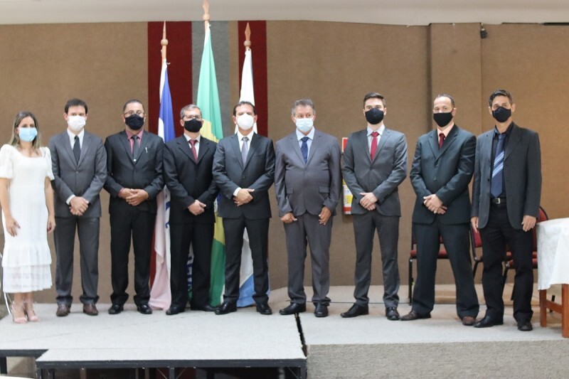Prefeito e vereadores tomam posse no primeiro dia do ano