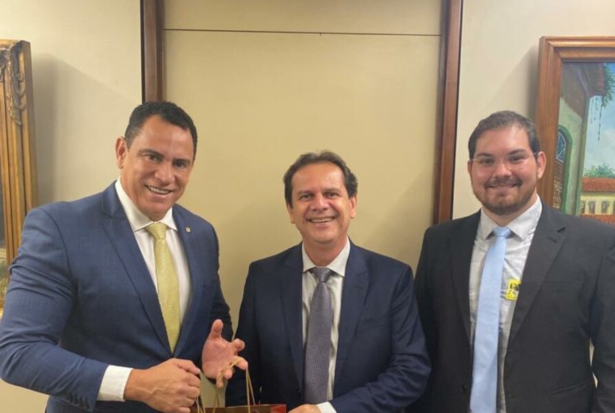 Em passagem por Brasília, prefeito Kleber Medici traz vários investimentos para Santa Teresa
